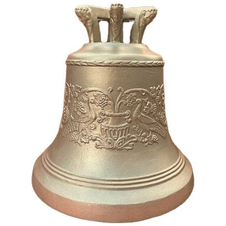(ARCHIV) Glocke Weinrebe mit Pfau