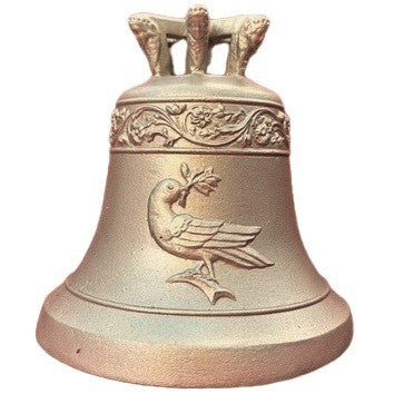 (ARCHIV) Glocke Friedenstaube