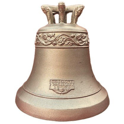 (ARCHIV) Glocke Friedenstaube